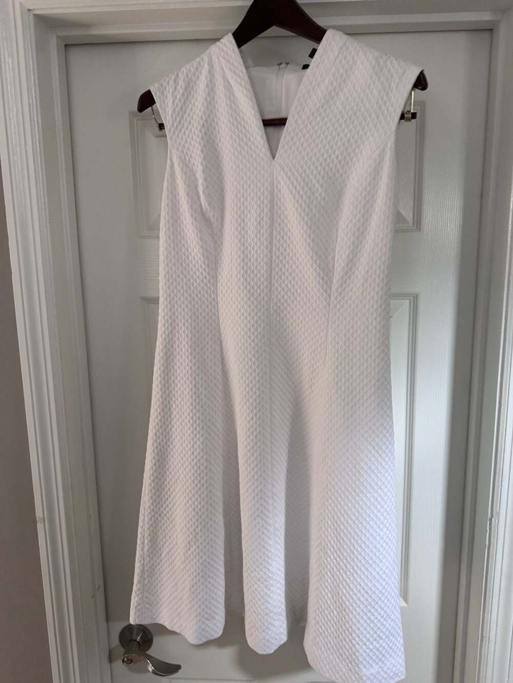 Brooks Brothers White Diamond Pique V-Neck Sleeveless sz 6 PERFECT FOR A BRIDE